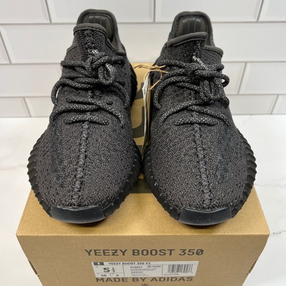 NEW Adidas Yeezy Boost 350s 350 V2 Black REFLECTIVE - Picture 2 of 9